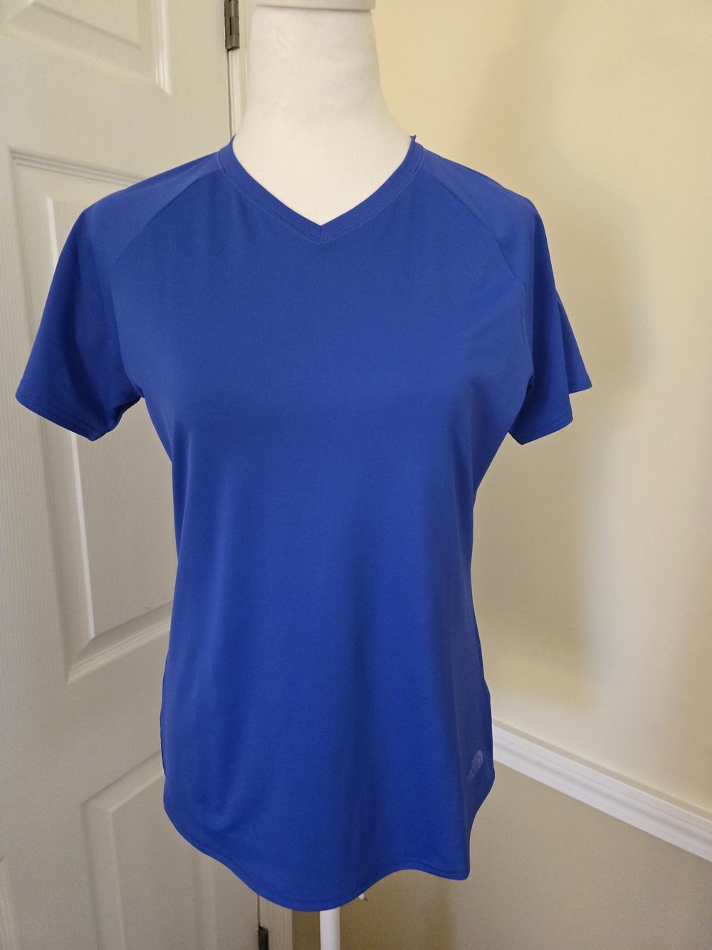 Lafies North Face Royal Blue V Neck Active T Shirt Dz. (Med)